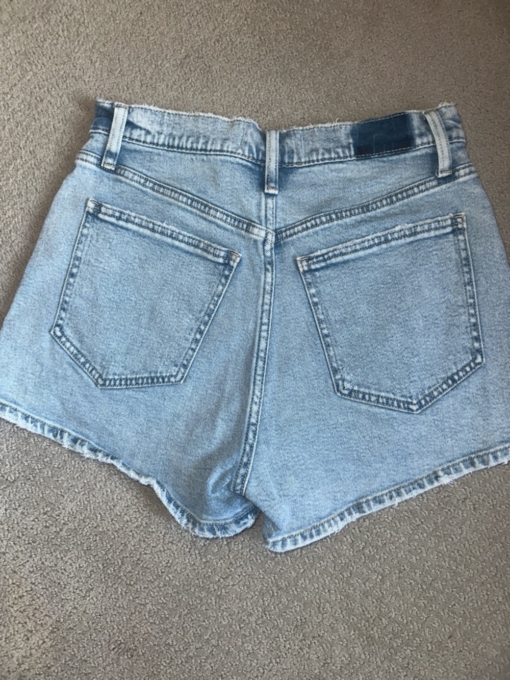 So cute! Abercrombie & Fitch "the mom" high rise short (28/6) - Picture 2 of 5